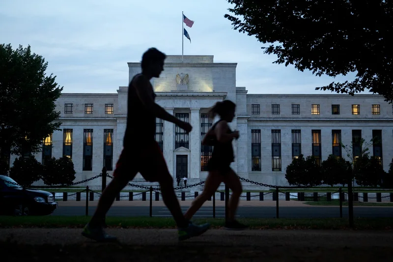 Futures Outage: Fed Cut Bets Prove It's Rigged. - Traders in Shambles